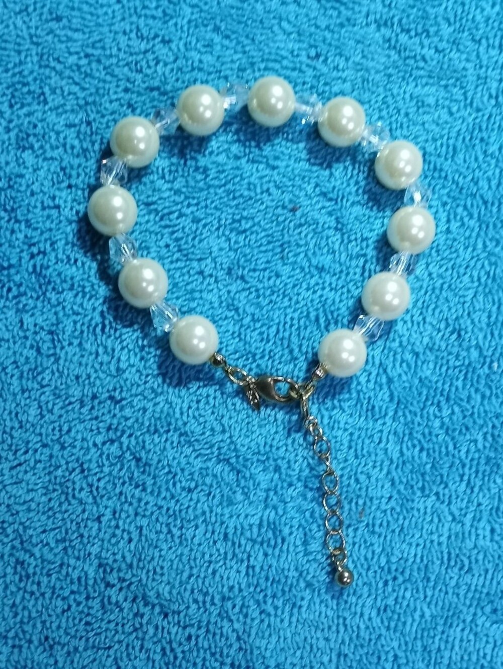 Pearl Beaded Bracelet with Crystal Accents - White
